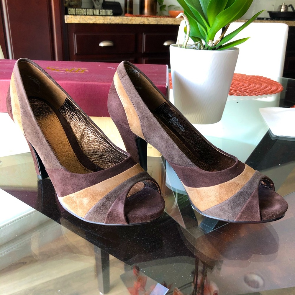 Chocolate Suede Multi Pump